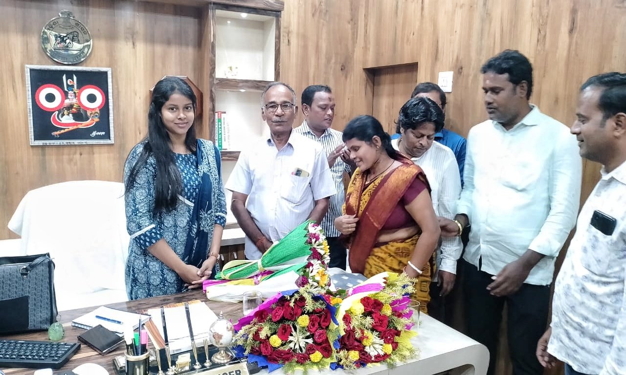 You are currently viewing ତାଳଚେରର ପୌର ପରିଷଦରେ ନୂତନ ନିର୍ବାହୀ ଅଧିକାରୀ ଭାବେ ଯୋଗ ଦେଲେ IAS ତେଜସ୍ୱିନୀ ବେହେରା