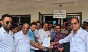 Read more about the article ଜିଏସ୍‌ଟି ଅଫିସ ଆଗରେ ବ୍ୟବସାୟୀଙ୍କ ବିକ୍ଷୋଭ