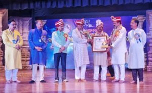 Read more about the article ୩୯ ତମ ବୋଇତ ବନ୍ଦାଣ ମହୋତ୍ସବର ଉଦଯାପନୀ ସଂଧ୍ୟା, କଣ୍ଠଶିଳ୍ପୀ ତାନସେନ ସିଂ ଓ ଚିତ୍ରଶିଳ୍ପୀ ଲମ୍ବୋଦର ନାଏକ ସମ୍ବର୍ଦ୍ଧିତ