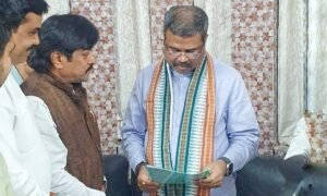 Read more about the article ଅନୁଗୁଳ ବିଭିନ୍ନ ସମସ୍ୟାର ସମାଧାନ ପାଇଁ କେନ୍ଦ୍ର ମନ୍ତ୍ରୀଙ୍କୁ ଭେଟିଲେ ବିଜେଡି ନେତା