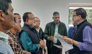 Read more about the article ଚକବନ୍ଧୀ ଉଚ୍ଛେଦ ସମ୍ପର୍କରେ ରାଜସ୍ବମନ୍ତ୍ରୀଙ୍କ ସହିତ ଆଲୋଚନା