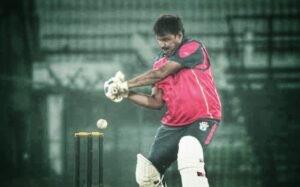 Read more about the article ବାରବାଟୀରେ କ୍ରିକେଟ ଖେଳିଲେ ଅନୁଗୁଳ ବିଧାୟକ