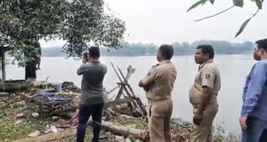 Read more about the article ଗଛରେ ଝୁଲିଛି ମାଲିକର ମୃତ ଦେହ, ତଳେ ଜଗି ବସିଛି ପୋଷା କୁକୁର; ହତ୍ୟା ଅଭିଯୋଗ ଆଣିଲେ ପରିବାର ଲୋକ