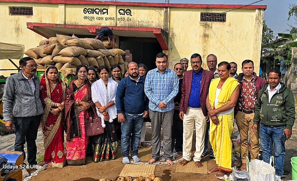 You are currently viewing ଧାନ କିଣା ଆରମ୍ଭରୁ କେଁ: ମାନ ଖରାପ କହି ଧାନ ନେଲେନି ମିଲର, ଫେରିଗଲେ ୪୮ ଚାଷୀ