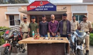 Read more about the article ଡକାୟତି ଯୋଜନା ପଣ୍ଡ: କ୍ଷୀର ଗୋଦାମକୁ ଟାର୍ଗେଟ କରିଥିବା ୪ ଯୁବକ ଗିରଫ, ଖସିଗଲା ମାଷ୍ଟର ମାଇଣ୍ଡ