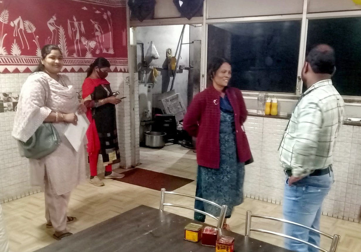 You are currently viewing ଜିଲ୍ଲା ପ୍ରଶାସନ ପକ୍ଷରୁ ଖାଦ୍ୟ ଦୋକାନରେ ଚଢ଼ଉ, ଅପମିଶ୍ରଣ ଓ ଅନ୍ୟାନ୍ୟ ନିୟମ ଉଲ୍ଲଂଘନ ପାଇଁ ୪୩ ହଜାର ଟଙ୍କା ଜରିମାନା ଆଦାୟ