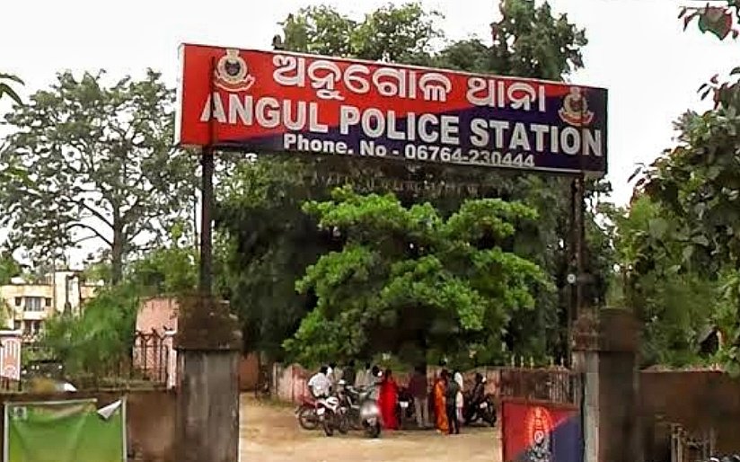 You are currently viewing କଲେଜ ଛକ ଅଞ୍ଚଳରେ ବଢ଼ୁଛି ଚୋରି, ଚା’ ଦୋକାନରୁ ଟଙ୍କା ବାକ୍ସ ସହ ବହୁ ଜିନିଷପତ୍ର ଲୁଟି ନେଲା ଦୁର୍ବୃତ୍ତ