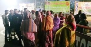 Read more about the article ଠିକା ଶ୍ରମିକଙ୍କ ମୃତ୍ୟୁ: ନିଯୁକ୍ତି ଦାବିରେ ନାଲକୋ ପ୍ଲାଣ୍ଟ ଗେଟ ସାମ୍ନାରେ ପରିବାର ଲୋକଙ୍କ ଆନ୍ଦୋଳନ