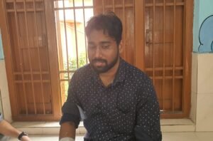 Read more about the article କାଫେରେ ଭଙ୍ଗାରୁଜା କରୁଥିବା ବେଳେ ପୋଲିସକୁ ଖବର ଦେଉଥିବା ଭାବି ଯୁବକକୁ ହାଣି ଦେଲେ ଦୁର୍ବୃତ୍ତ, ଭାଙ୍ଗି ଦେଲେ ମୋବାଇଲ