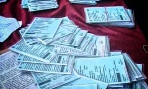 Read more about the article ଫସିବେ ରାସନ କାର୍ଡ ହାତେଇଥିବା ଆୟକରଦାତା, ସରକାରୀ ତାଲିକାରେ ଅଛନ୍ତି ଅନୁଗୁଳର ୧୮,୧୬୭ ଜଣ ଟ୍ୟାକ୍ସ ଦାତା