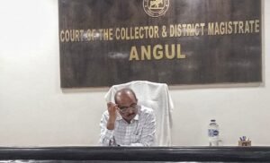 Read more about the article ଅନୁଗୁଳ ଗସ୍ତରେ ଉତ୍ତରାଞ୍ଚଳ ରାଜସ୍ଵ ଆୟୁକ୍ତ ସଚ୍ଚିନ୍ ରାମଚନ୍ଦ୍ର ଯାଦବ, କ୍ୟାମ୍ପ କୋର୍ଟରେ ୪୧ ଟି ମାମଲାର କଲେ ଫଇସଲା