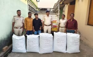 Read more about the article ୧୯୨ କେଜି ଗଞ୍ଜେଇ ସହ ଦୁଇ ଗାଡ଼ି ଜବତ, ୪ ବେପାରୀ ଗିରଫ