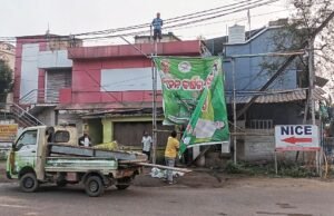 Read more about the article ଟ୍ରାଫିକ ପାଇଁ ପୋଷ୍ଟର ହଟିଲା