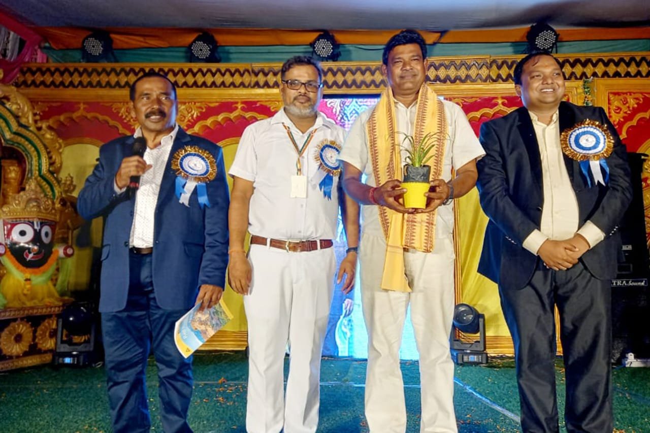You are currently viewing ଶିଶୁ ବିକାଶ ବିଦ୍ୟା ମନ୍ଦିରରେ ସ୍ୱେଚ୍ଛାସେବୀ କ୍ଷୀରୋଦ ସାହୁ ସମ୍ମାନିତ