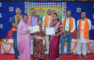 Read more about the article ତୃତୀୟ ଶ୍ରେଣୀ ସରକାରୀ ବୃତ୍ତି ପରୀକ୍ଷାରେ ପ୍ରଥମ ସ୍ଥାନ ଅଧିକାର କରିଥିବା ଆଦ୍ଦିଶ୍ରୀଙ୍କୁ ସମ୍ବର୍ଦ୍ଧନା