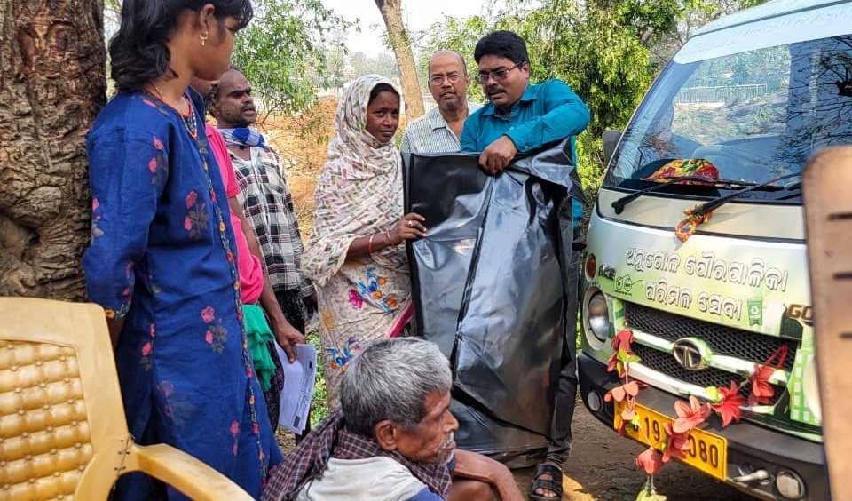 You are currently viewing କୁଆପଥର ମାଡ଼ କ୍ଷତିଗ୍ରସ୍ତଙ୍କୁ ମିଳିଲା ସହାୟତା
