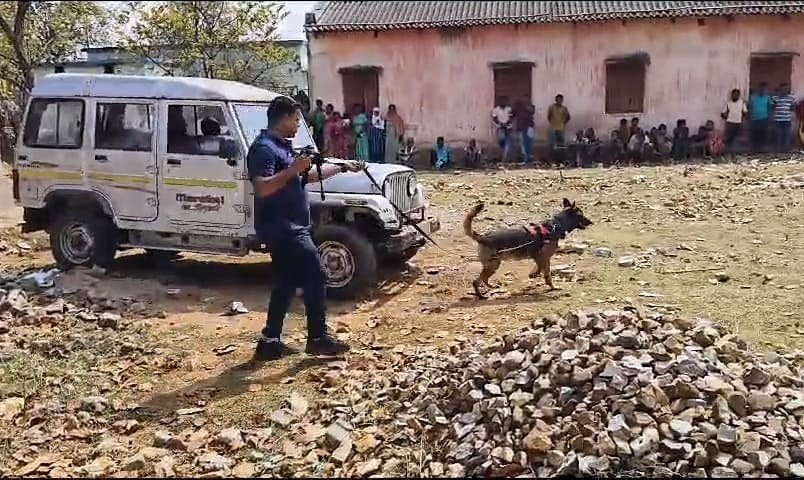 You are currently viewing ମହିଳାଙ୍କୁ ଗଣଦୁଷ୍କର୍ମ ପରେ ବୀଭତ୍ସ ହତ୍ୟା ଘଟଣା: ସାଇଣ୍ଟିଫିକ ଟିମ୍ ଏବଂ ସନ୍ଧାନୀ କୁକୁରର ତନାଘନା, ୨ ଅଟକ