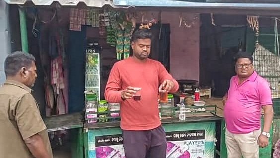 You are currently viewing ଆକ୍ସନ ମୋଡ଼ରେ ପୌରପାଳିକା, ବେଆଇନ ମଦ ବିକିବା ନେଇ ଦୋକାନ ସିଲ