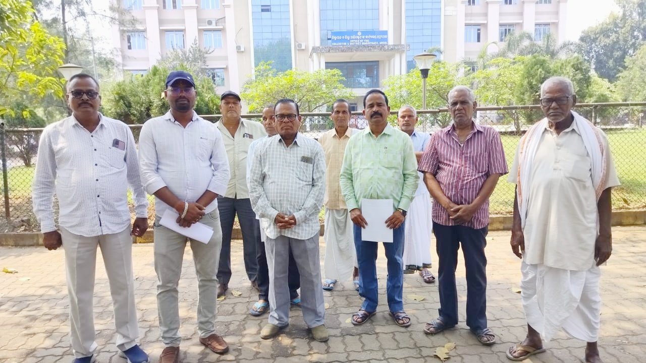 You are currently viewing ଦୁର୍ଘଟଣା ରୋକିବାକୁ ୪ ପଞ୍ଚାୟତବାସୀଙ୍କ ପ୍ରୟାସ: ୬୩ ନମ୍ୱର ରାଜ୍ୟ ରାଜପଥକୁ ନୋ ଏଣ୍ଟ୍ରି ଘୋଷଣା କରିବା ପାଇଁ ଜିଲ୍ଲାପାଳଙ୍କୁ ଦାବିପତ୍ର