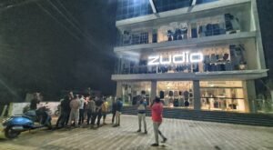 Read more about the article ଜୁଡିଓର ଲିଫ୍ଟରେ ଗ୍ରାହକ ଅଟକିବା ମାମଲା: ମଲ୍‌ ବିରୁଦ୍ଧରେ କାର୍ଯ୍ୟାନୁଷ୍ଠାନ ଦାବି କଲେ ସ୍ଥାନୀୟବାସୀ