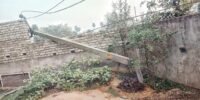 ଟ୍ରକ ଧକ୍କାରେ ଭୁଶୁଡ଼ିଲା ଇଲେକ୍ଟ୍ରିକ ଖୁଣ୍ଟ: ଯାତାୟାତ ବାଧାପ୍ରାପ୍ତ, ଅନ୍ଧାର ଯୋଗୁ ଛାତ୍ରଛାତ୍ରୀଙ୍କ ପଢ଼ା ପ୍ରଭାବିତ
