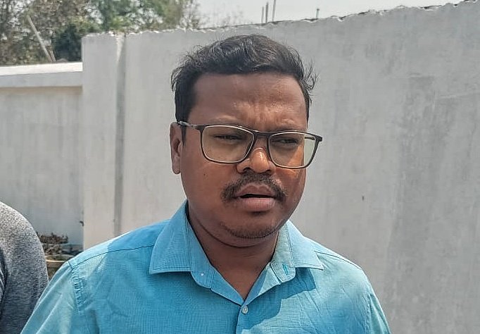 You are currently viewing ଜମି ଭାଗ କରିବାକୁ ୨୦ ହଜାର ନେଉଥିଲେ, ବରିଷ୍ଠ କିରାଣୀଙ୍କୁ ମାଡ଼ି ବସିଲା ଭିଜିଲାନ୍ସ