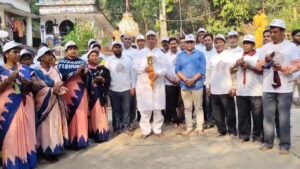 Read more about the article ଆଜି ଠାରୁ ପାଳଲହଡ଼ା ମହୋତ୍ସବ: ୭ଟି ସ୍ଥାନରୁ ଆସିଲା ମଶାଲ