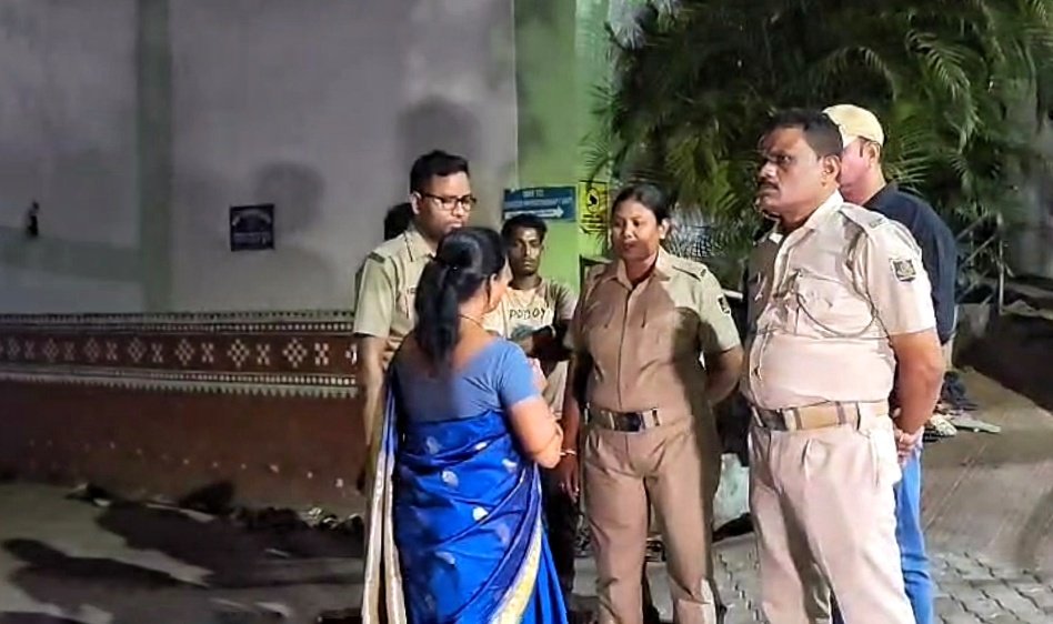You are currently viewing ଚିକିତ୍ସା ଅଭାବରୁ ଗଲା ରୋଗୀ ଜୀବନ, ମୃତକଙ୍କ ପରିବାରକୁ କ୍ଷତିପୂରଣ ଦାବି