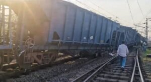 Read more about the article ଅନୁଗୁଳରେ ମାଲବାହୀ ଟ୍ରେନ୍ ଲାଇନଚ୍ୟୁତ, କେହି ମୃତାହତ ହୋଇନଥିବା