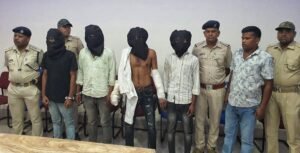 Read more about the article ପେଟ୍ରୋଲ ପମ୍ପରୁ ଡକାୟତି ଯୋଜନା ପଣ୍ଡ, ମୋଷ୍ଟ ୱାଣ୍ଟେଡ ଟପ୍ପା ସହ ୨ ଗିରଫ