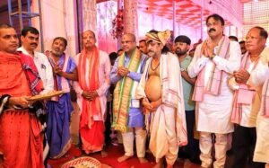 Read more about the article ବାସନ୍ତୀ ଦୁର୍ଗା ମଣ୍ଡପ ଓ ରାମ ମନ୍ଦିର ପରିଦର୍ଶନ କରି ଆଶୀର୍ବାଦ ଭିକ୍ଷା କଲେ କେନ୍ଦ୍ରମନ୍ତ୍ରୀ ଧର୍ମେନ୍ଦ୍ର ପ୍ରଧାନ