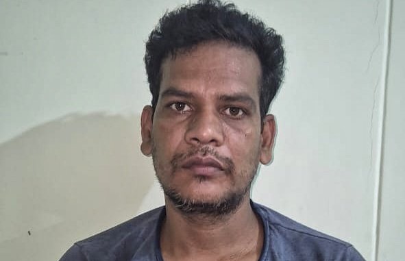 You are currently viewing ଡକାୟତ ଦଳର କିଙ୍ଗପିନ ଦୁଷ୍ମନ୍ତ ଗିରଫ: ଗଡୁଛି ୧୪ ମାମଲା,୨ ୱାରେଣ୍ଟ