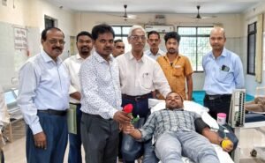 Read more about the article ଓଡ଼ିଆ ପକ୍ଷ ପାଳନ: ସ୍ୱେଚ୍ଛାକୃତ ରକ୍ତଦାନ ଶିବିର ଆୟୋଜିତ, ୨୦ ୟୁନିଟ୍ ରକ୍ତ ସଂଗୃହୀତ