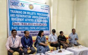 Read more about the article ମାଣ୍ଡିଆରୁ ପ୍ରସ୍ତୁତ ଖାଦ୍ୟ ପ୍ରକ୍ରିୟାକରଣ ନେଇ ମହିଳାଙ୍କୁ ତାଲିମ