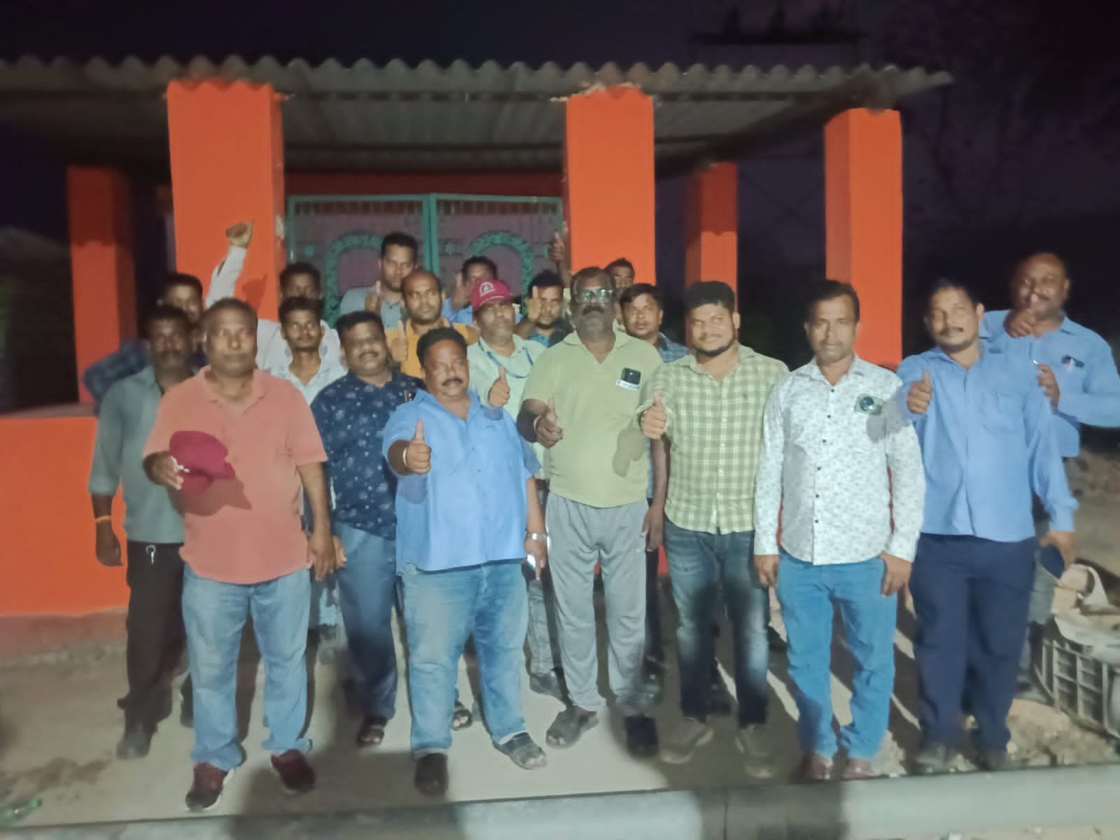 You are currently viewing ଚାରି ଦିନ ପରେ ଆଲୁଅ ଦେଖିଲେ ବନ୍ତଳା ସେକ୍ସନର ୪ ଗାଁର ଲୋକ, ଗୁରୁବାରଠୁ ନଥିଲା ଲାଇନ୍