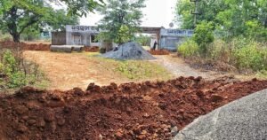 Read more about the article ପିଲାଙ୍କ ସ୍କୁଲ ଯିବା ରାସ୍ତାକୁ ଖୋଳିଦେଲେ, କେମିତି ପାଠ ପଢ଼ିବାକୁ ଯିବେ ଛାତ୍ରଛାତ୍ରୀ?