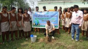 Read more about the article ବିଶ୍ବ ଧରିତ୍ରୀ ଦିବସ ପାଳିତ: ଗଛ ଲଗାଇବା ସହ ମାଟିପାତ୍ର ବଣ୍ଟନ