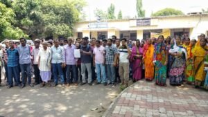 Read more about the article ସରକାରୀ ଗୋଚର ଜମିରେ ରାସ୍ତା! ଜବରଦଖଲ ଉଚ୍ଛେଦ ପାଇଁ ତହସିଲଦାରଙ୍କୁ ଦାବି