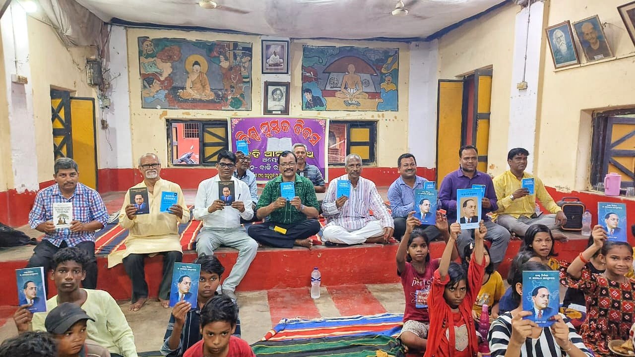 You are currently viewing ବିଶ୍ଵ ପୁସ୍ତକ ଦିବସ ପାଳିତ: ପ୍ରତ୍ୟେକ ବର୍ଗର ବ୍ୟକ୍ତିଙ୍କୁ ବହି ପଢ଼ିବାକୁ ପରାମର୍ଶ