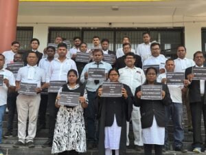 Read more about the article ପହଲଗାମ ଆତଙ୍କବାଦୀ ଆକ୍ରମଣକୁ ଅନୁଗୁଳ ଓକିଲ ସଂଘର ତୀବ୍ର ନିନ୍ଦା, ମୃତକଙ୍କୁ ଶ୍ରଦ୍ଧାଞ୍ଜଳି ଅର୍ପଣ