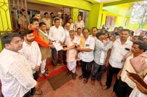 Read more about the article ୧୦ ଦଫା ଦାବି ନେଇ ମୁଖ୍ୟମନ୍ତ୍ରୀଙ୍କ ଉଦ୍ଦେଶ୍ୟରେ କେନ୍ଦୁପତ୍ର କର୍ମଚାରୀ ସଂଘର ଦାବିପତ୍ର