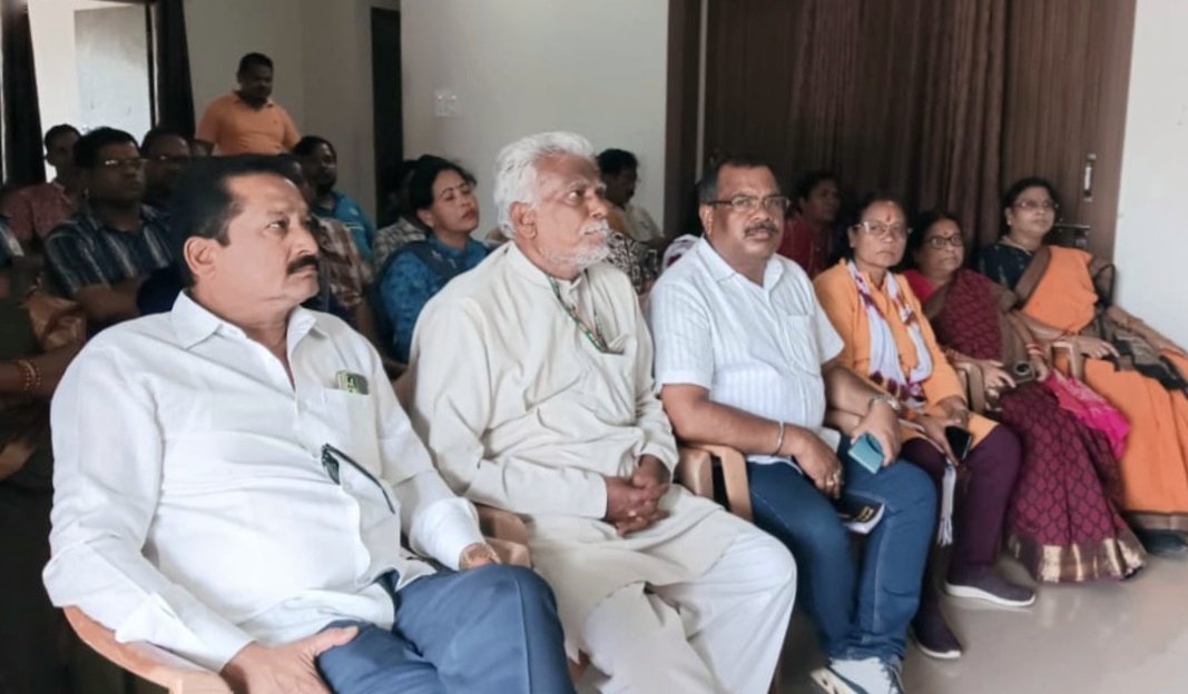 You are currently viewing ବିଜେପି କାର୍ଯ୍ୟାଳୟରେ ପ୍ରଧାନମନ୍ତ୍ରୀଙ୍କ ମନ କୀ ବାତ୍ ଶୁଣିଲେ ସାଂସଦ ରୁଦ୍ର ନାରାୟଣ ପାଣି