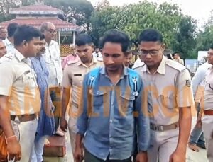 Read more about the article ଅନୁଗୁଳ ଜଗନ୍ନାଥ ମନ୍ଦିରରୁ ଚୋରିର ସିନ ରିକ୍ରିଏସନ କଲା ଅଭିଯୁକ୍ତ: ଭାଙ୍ଗିଲା ହୁଣ୍ଡି, ଉଠାଇଲା ଶ୍ରୀଜିଉଙ୍କ ମଥାମଣି