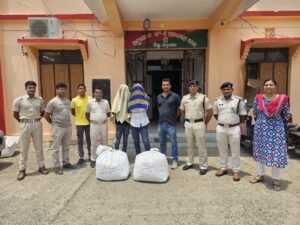 Read more about the article ଅନୁଗୁଳ ଅବକାରୀ ବିଭାଗକୁ ବଡ଼ ସଫଳତା: ୫୮ କେଜି ଗଞ୍ଜେଇ ଜବତ, ମହାରାଷ୍ଟ୍ରର ୩ ଜଣ ଗିରଫ