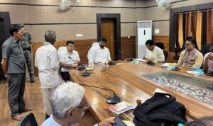 Read more about the article ଜିଲ୍ଲାସ୍ତରୀୟ ମିଳିତ ଜନ ଶୁଣାଣି କାର୍ଯ୍ୟକ୍ରମ: ୬ଟି ଅଭିଯୋଗର ତୁରନ୍ତ ଫଇସଲା କଲେ ଜିଲ୍ଲାପାଳ