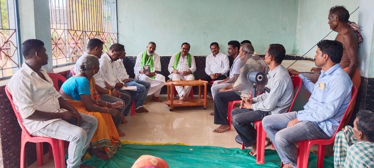 You are currently viewing ସାପଘରା ପଞ୍ଚାୟତରେ ବିଭିନ୍ନ ଯୋଜନା ନେଇ ସମୀକ୍ଷା କଲେ ଆଠମଲ୍ଲିକ ବିଧାୟକ, ରାସ୍ତା-ବିଜୁଳି-ଜଳ ସମସ୍ୟାର ସମାଧାନ ପାଇଁ ଦେଲେ ନିର୍ଦ୍ଦେଶ