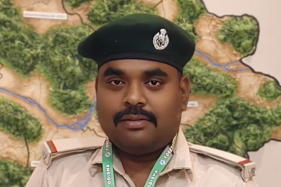 You are currently viewing ଶିକାରୀ ଗୁଳିରେ ଫରେଷ୍ଟ ଗାର୍ଡଙ୍କ ମୃତ୍ୟୁ ଘଟଣା, ୩୦ ଲକ୍ଷ ଅନୁକମ୍ପା ରାଶି ଘୋଷଣା କଲେ ମୁଖ୍ୟମନ୍ତ୍ରୀ