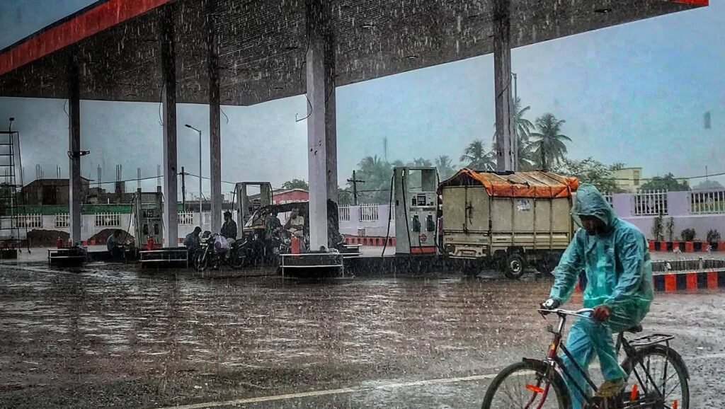 ରାଜ୍ୟରେ ପାଗ ପରିବର୍ତ୍ତନ: କାଲିଠୁ ତିନି ଦିନ ଯାଏଁ ଘଡ଼ଘଡ଼ି ସହ ବର୍ଷା ସମ୍ଭାବନା, ଜାରି ହେଲା ସତର୍କ ସୂଚନା