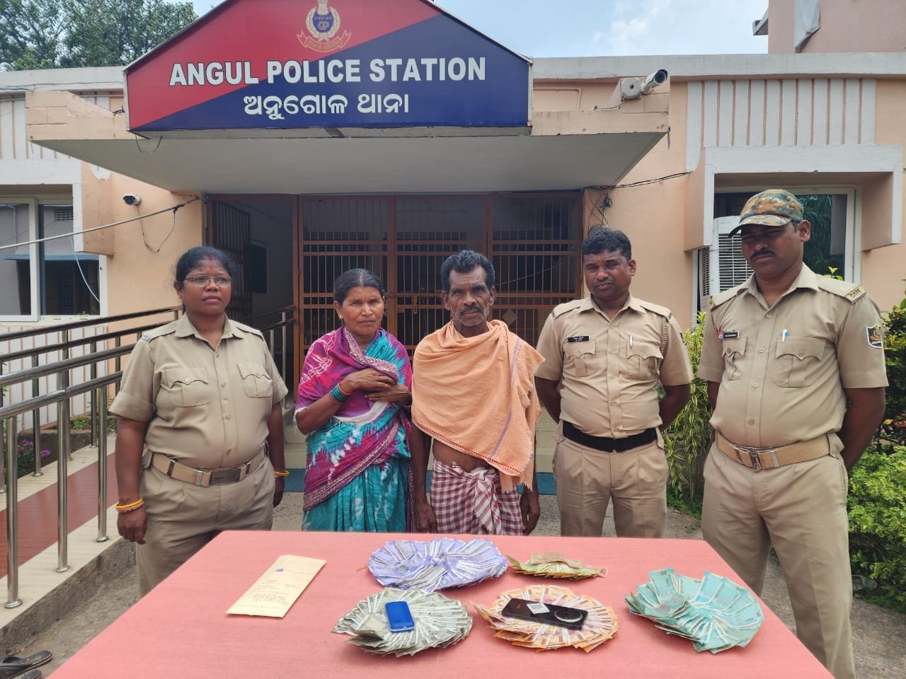 You are currently viewing ଅନୁଗୁଳରୁ ୮.୭୭ ଗ୍ରାମ୍‌ ଧଳା ଜହର ଜବତ, ବେପାରୀ ଗିରଫ