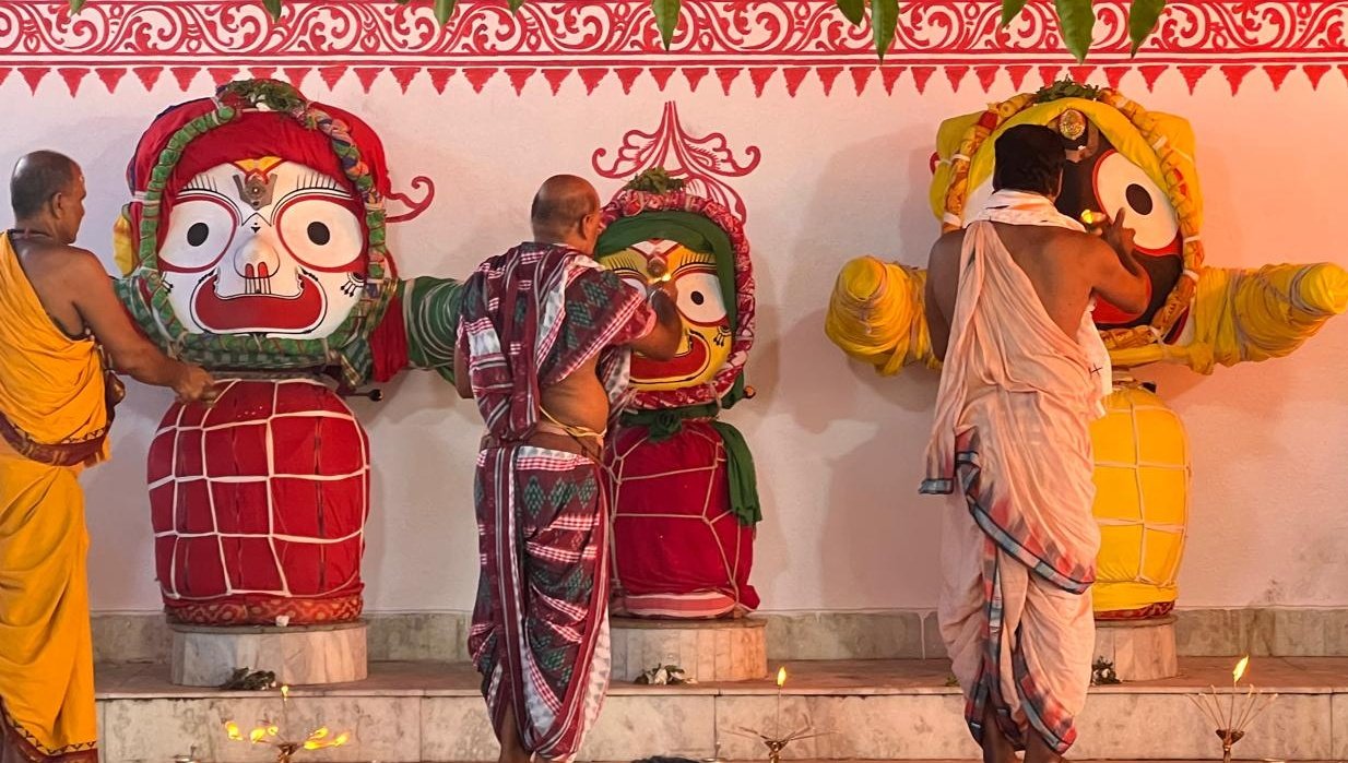 You are currently viewing ଶୈଳଶ୍ରୀକ୍ଷେତ୍ରରେ ଚତୁର୍ଦ୍ଧା ବିଗ୍ରହଙ୍କର ସ୍ନାନ ପୂର୍ଣ୍ଣିମା ସମ୍ପନ୍ନ, ସୁବାସିତ ଜଳରେ ସ୍ନାନ କଲେ ମହାବାହୁ
